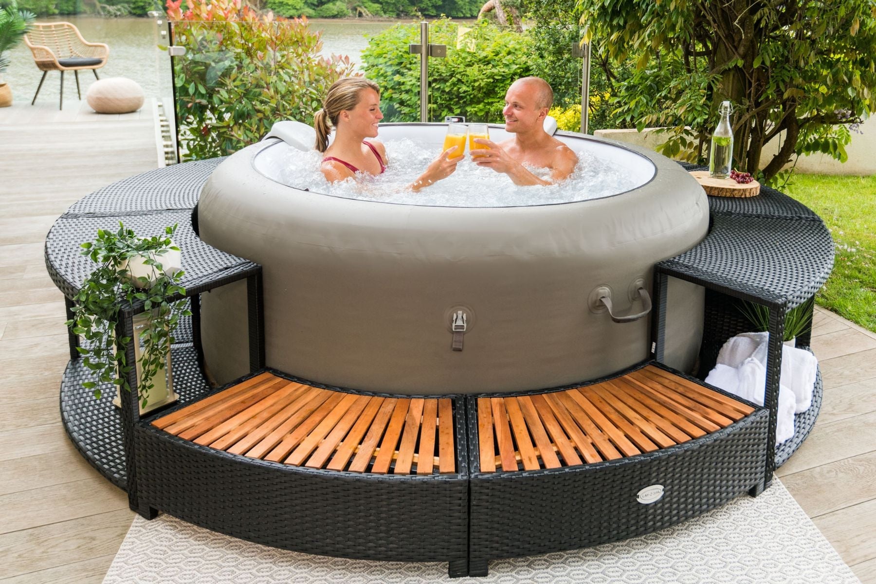 files/black_garden_rattan_surround_for_hot_tubs_35957c20-6bee-46da-97c8-c04ca0f98f39.jpg